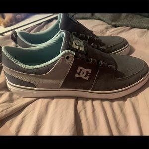 Women’s DC shoes sz 10